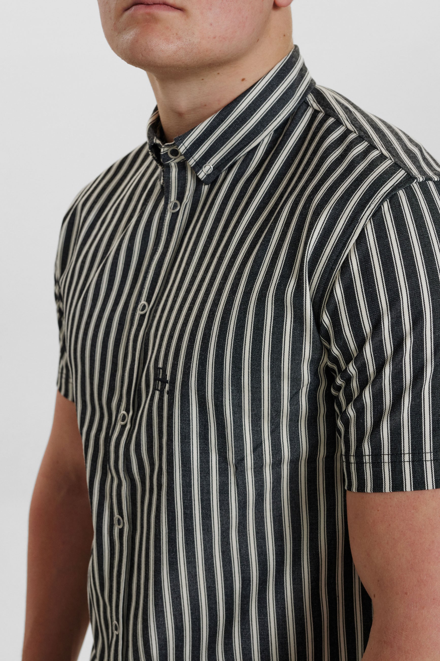 DXNMXRK. DX-Carsten Outlet White/Black