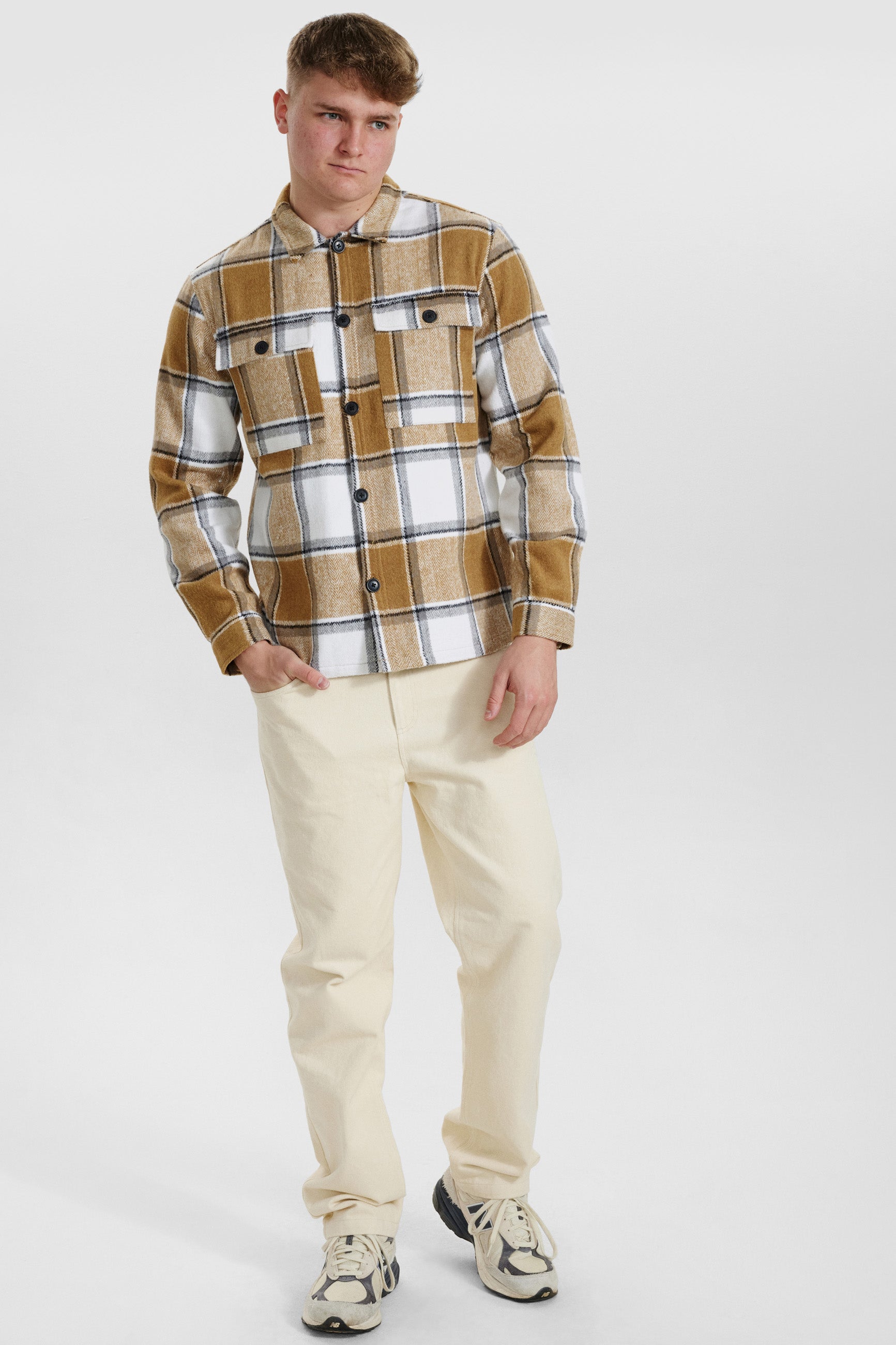 DXNMXRK. Dennik Outlet Off white